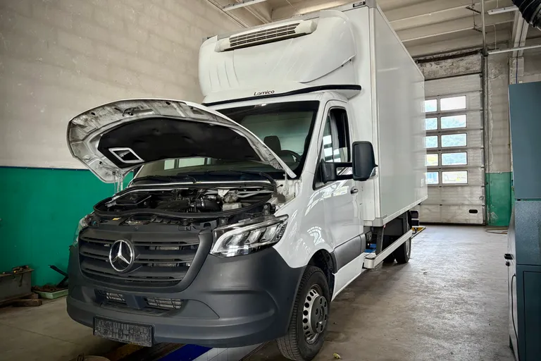 Części turbosprężarki przygotowane do serwisu